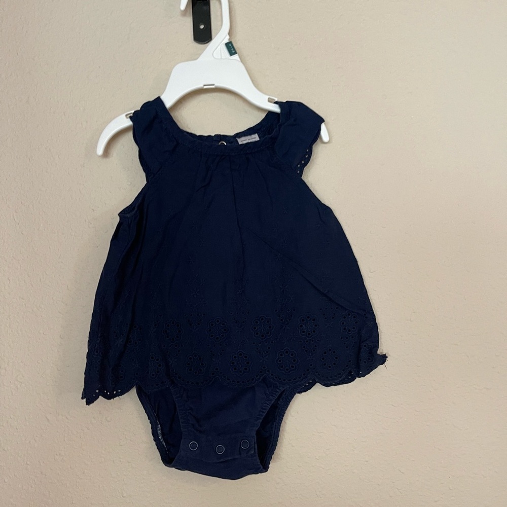 Cute carters onsie dress. 6M